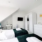 Finest Retreats - The Loft At The Regency Apartman *