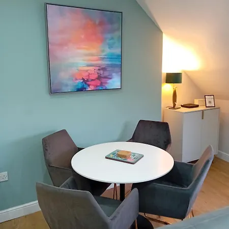 Finest Retreats - The Loft At The Regency Apartment *